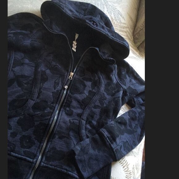 Lululemon Scuba Hoodie II Floral (Inkwell Cotton) Fleece Sweater Size 10 - Picture 3 of 8